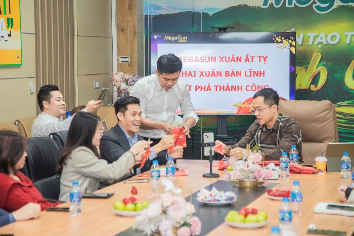 Sữa Hoàng Gia Royal Ausnz Tổ Chức Tiệc Khai Xuân, Mở Lộc Năm Mới 2025