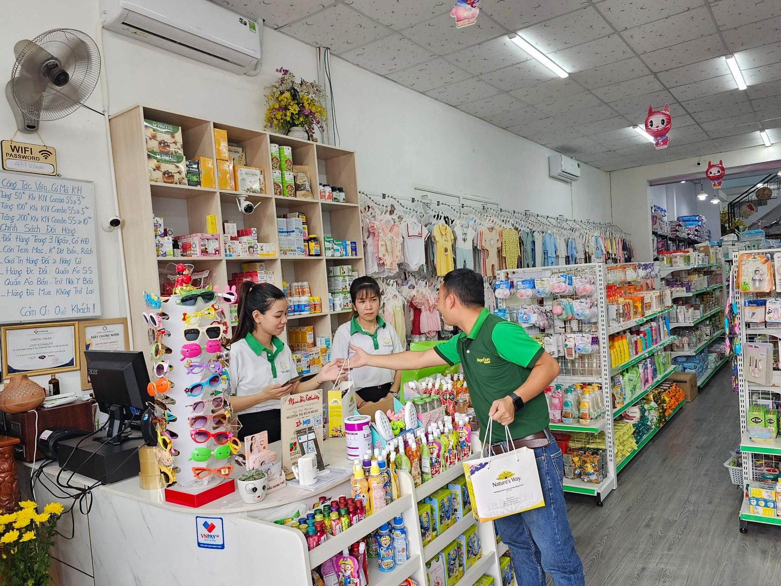 Trade and show của Sữa Hoàng Gia Royal Ausnz bùng nổ mảnh đất Đắk Lắk