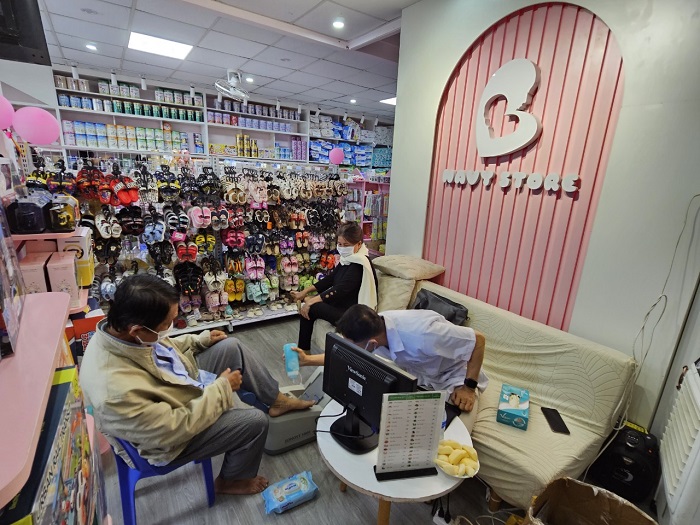 Trade and show Navy Shop