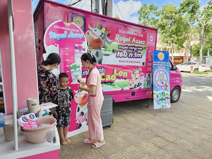 Trade and show Navy Shop