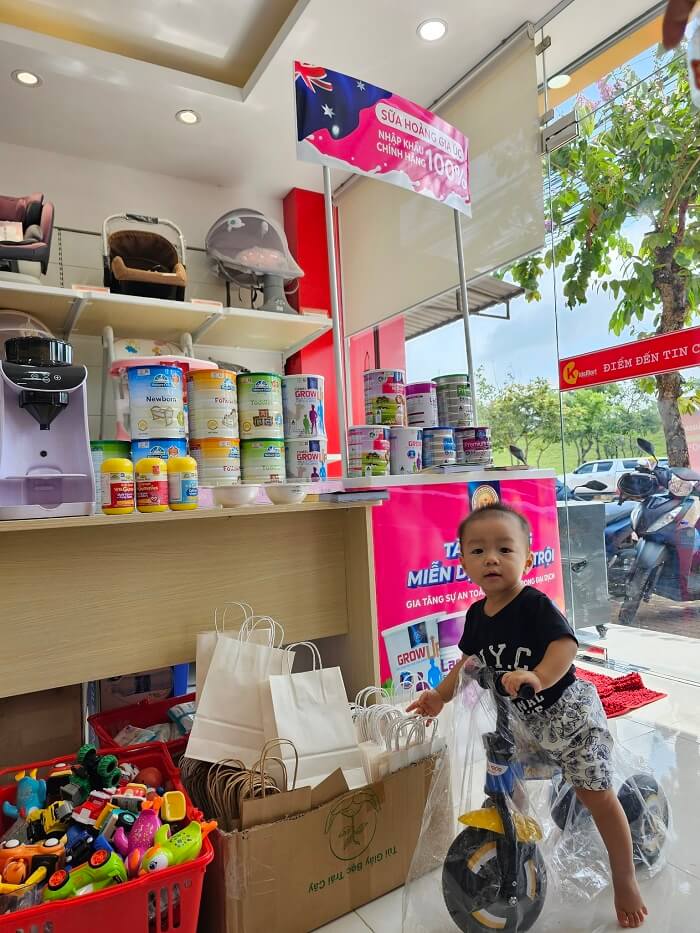 Trade and show Sữa Hoàng Gia