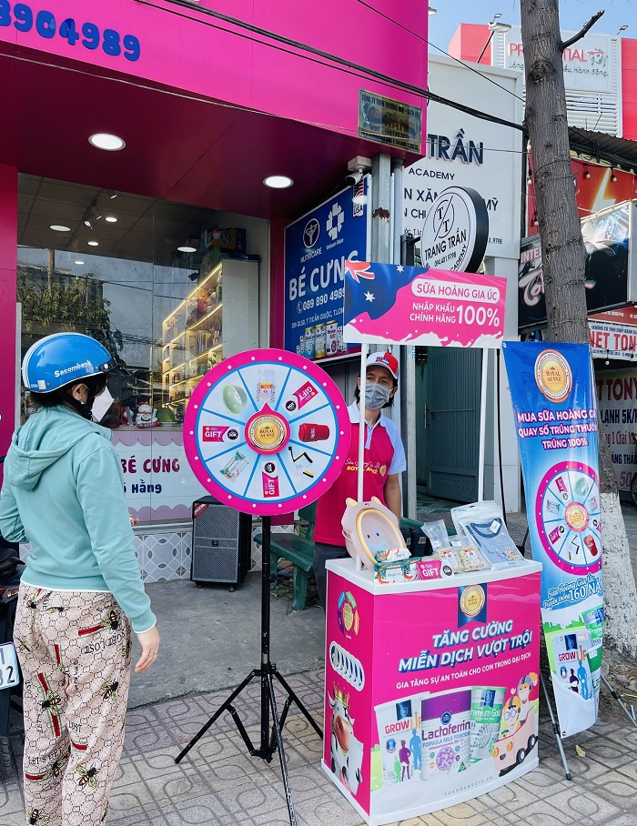 Trade And Show Sữa Hoàng Gia “nam tiến” thành công tại Shop Bé Cưng Long An