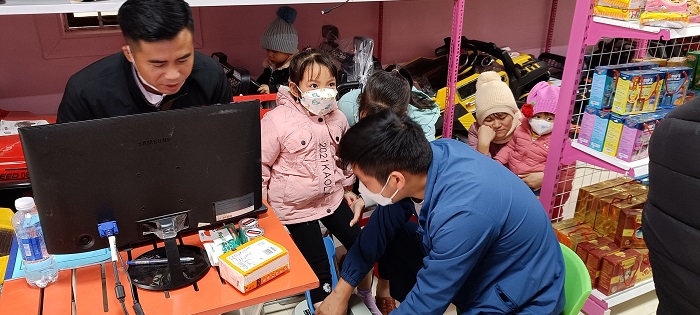 Trade and show Thuần Nguyệt